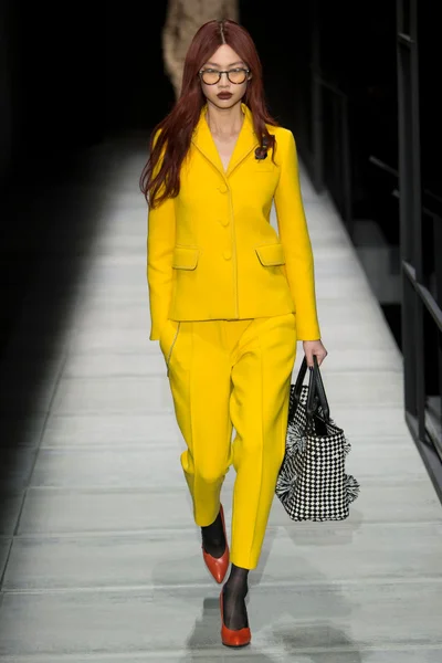 Look 32
